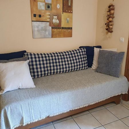 Semeli Guesthouse Карпенисион Экстерьер фото
