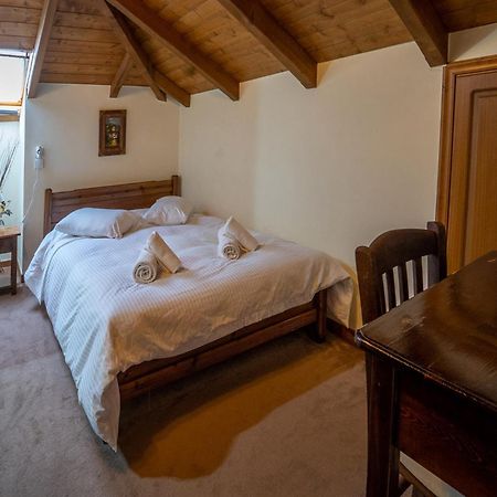 Semeli Guesthouse Карпенисион Экстерьер фото