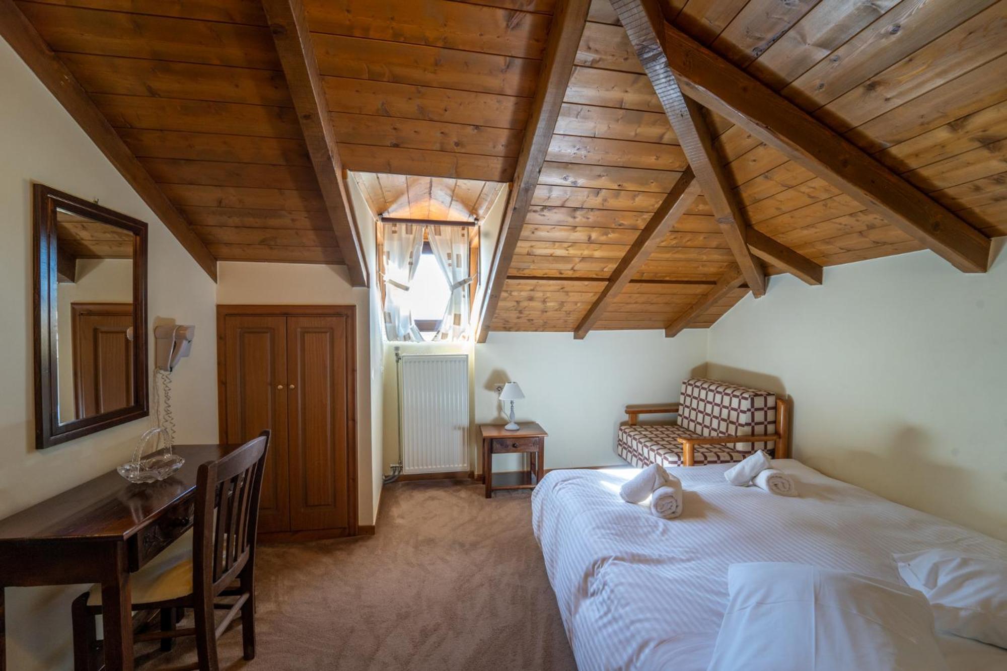 Semeli Guesthouse Карпенисион Экстерьер фото
