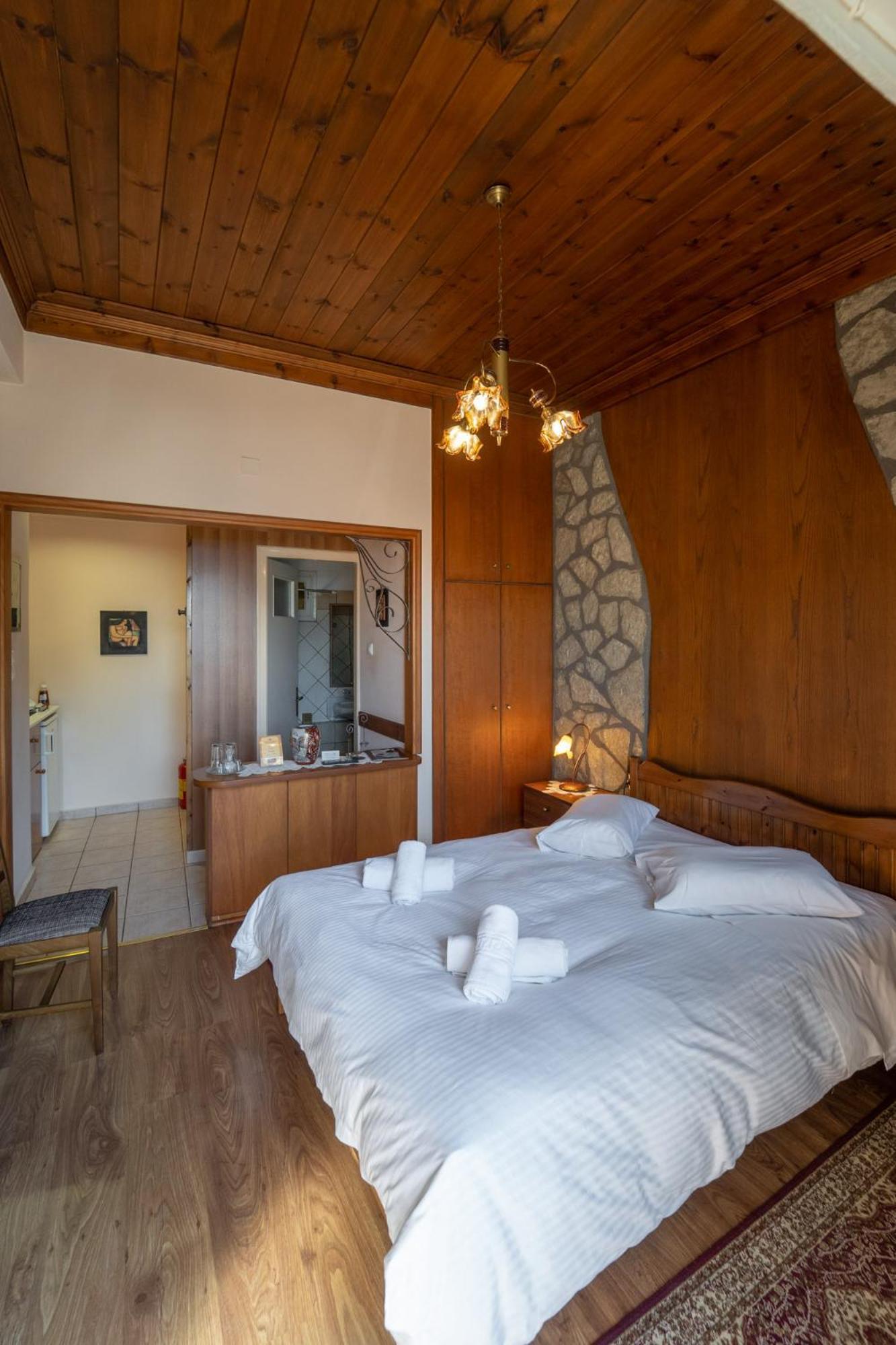 Semeli Guesthouse Карпенисион Экстерьер фото