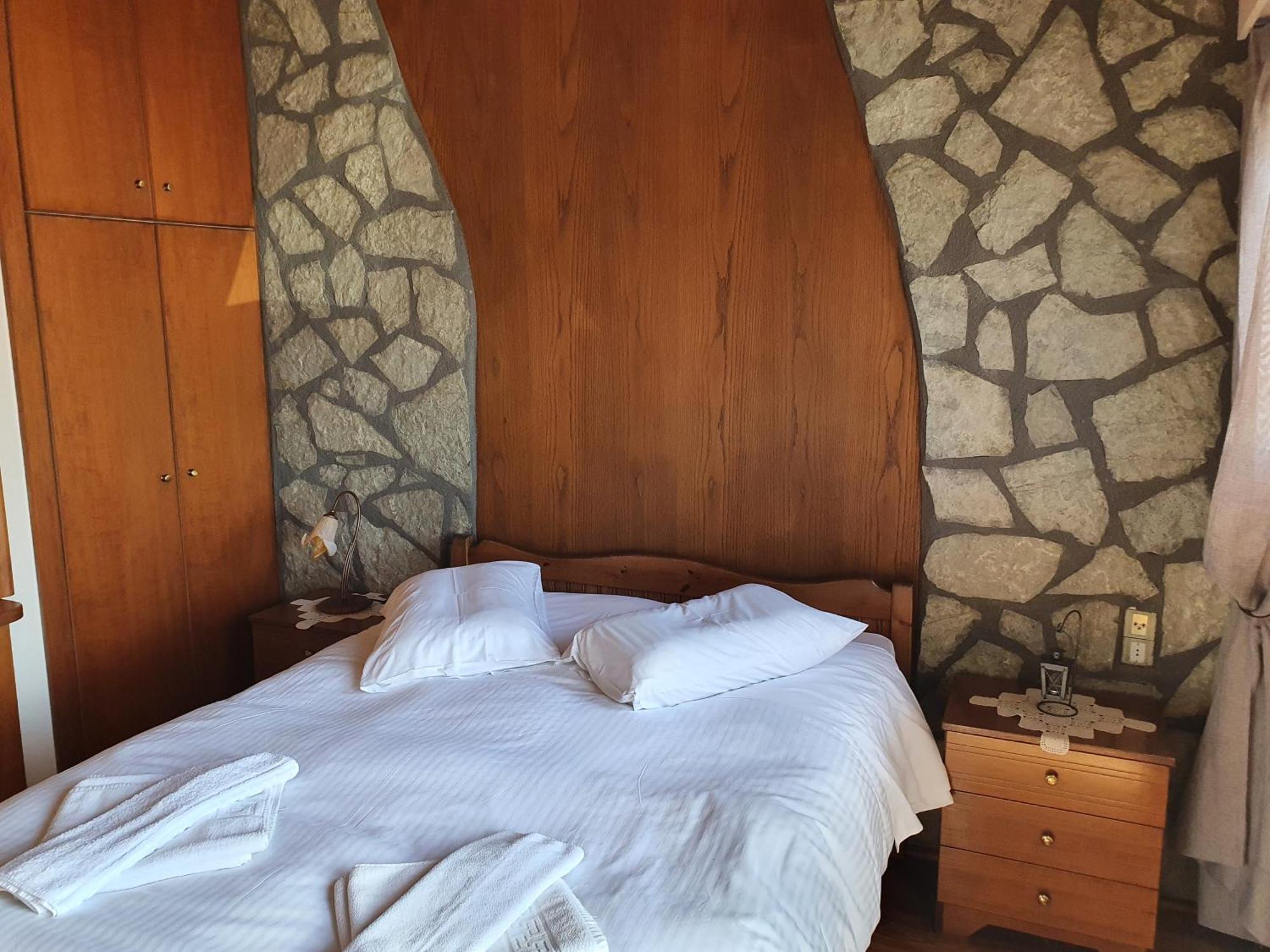 Semeli Guesthouse Карпенисион Экстерьер фото