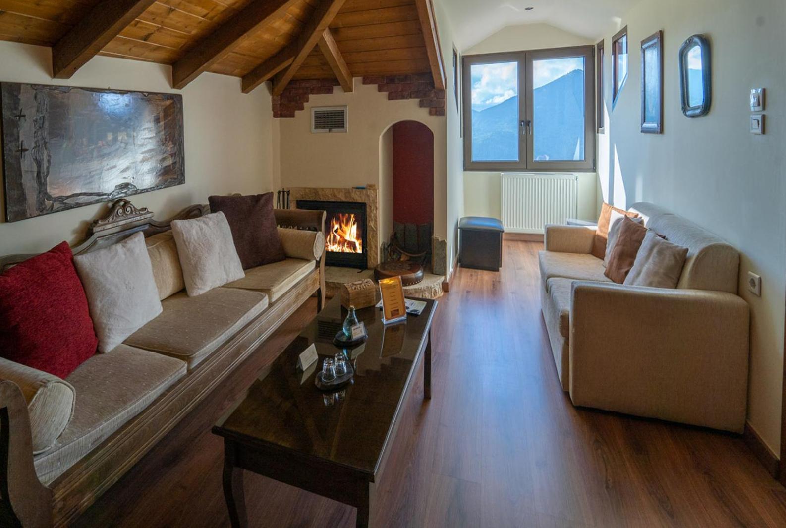 Semeli Guesthouse Карпенисион Экстерьер фото